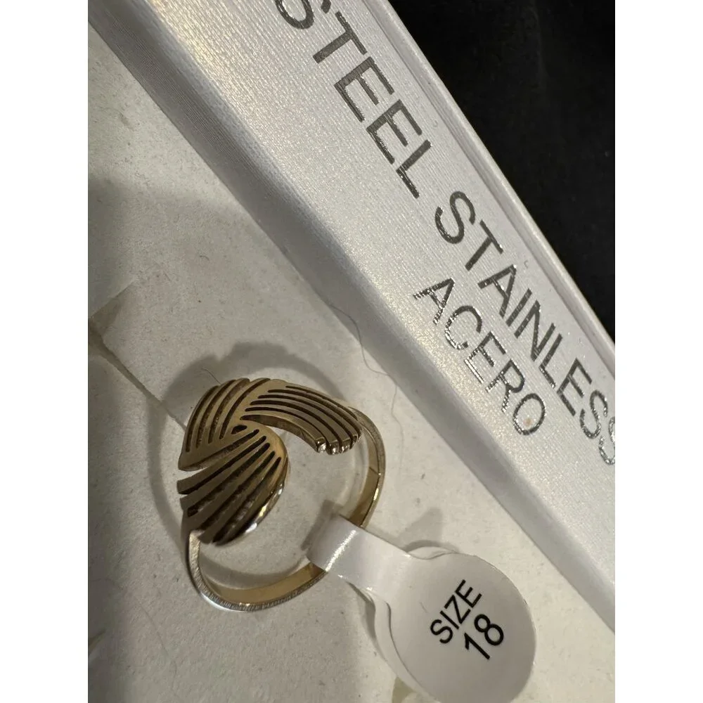 Acero Stainless Steel Goldtone Heart Ring Women's 18 US 8 NEW Valentine's